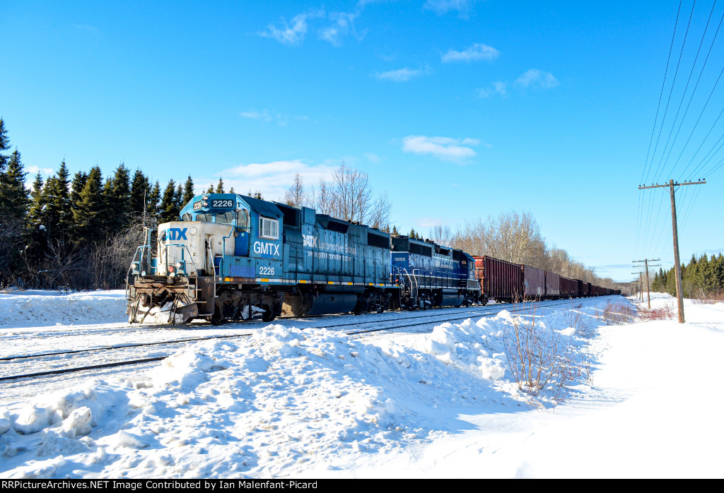 GMTX 2226 leads the MNR St Leonard turn